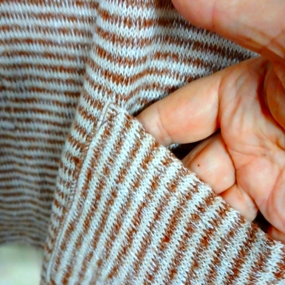 BDG V neck cream and brown striped sweater lightweight S M good condition - Picture 5 of 10